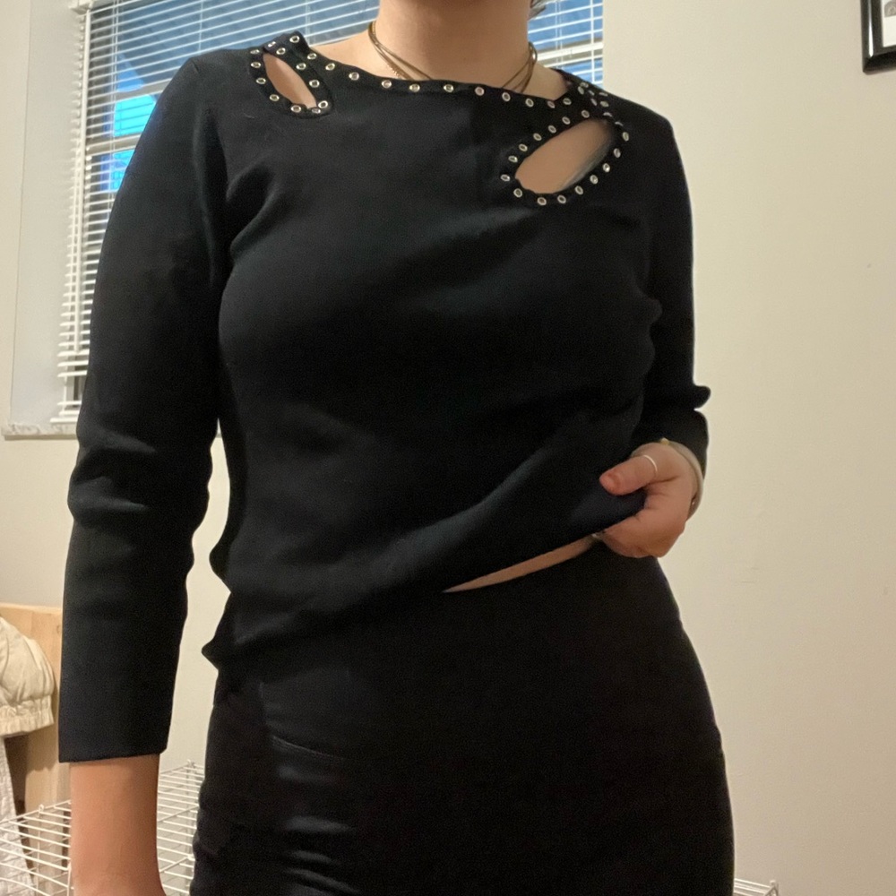 Grungy vintage cut out quarter sleeve top
